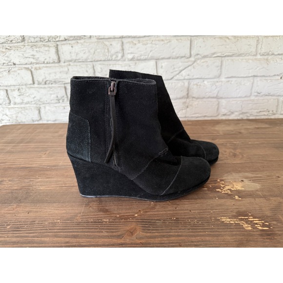 TOMS Desert Wedge Black Suede Leather Ankle Boots Booties Size 8.5 Women's Shoes - Picture 1 of 11